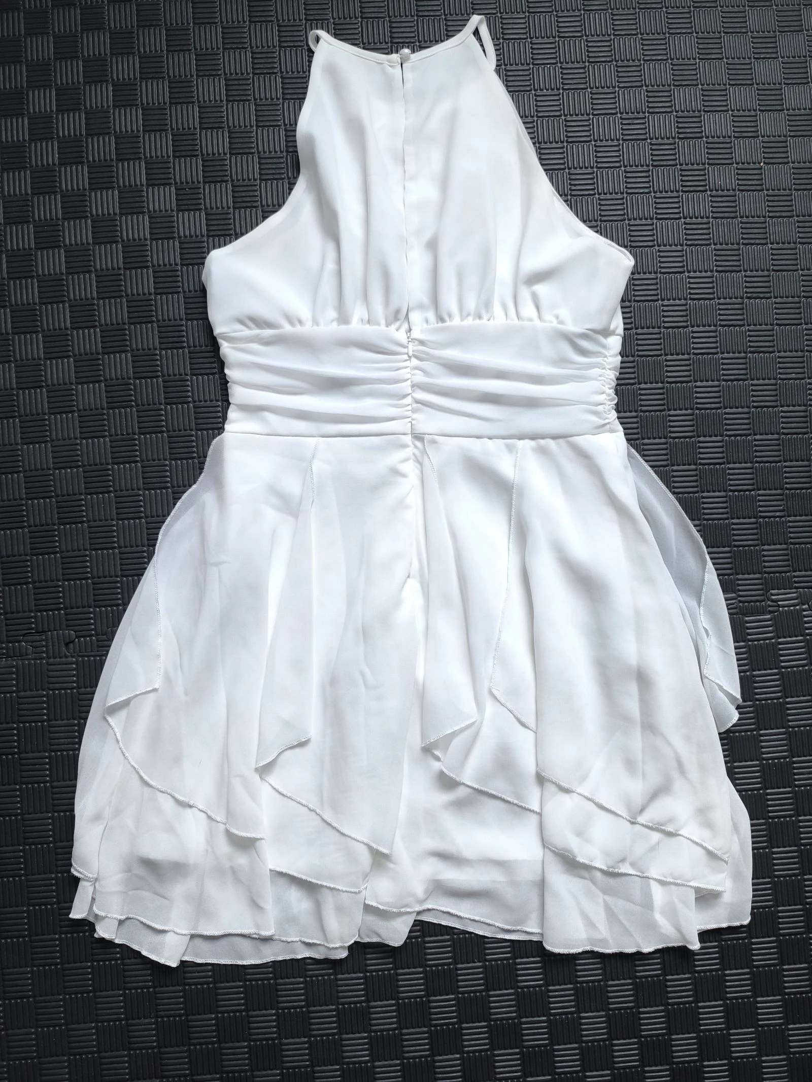 Vestido branco gola halterofilia – photo 3